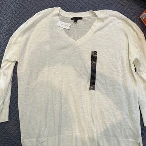 NWT Banana Republic White 3/4 Sleeve lightweight V neck sweater, Size XL